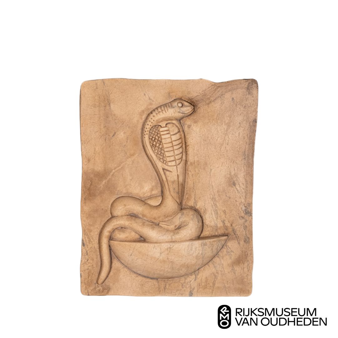 Relief de cobra (uraeus) en marbre taillé à la main