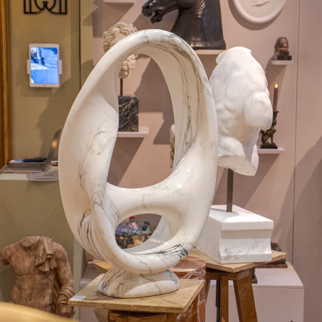 Machine à Remonter le Temps – Sculpture en Marbre Blanc, David Liang