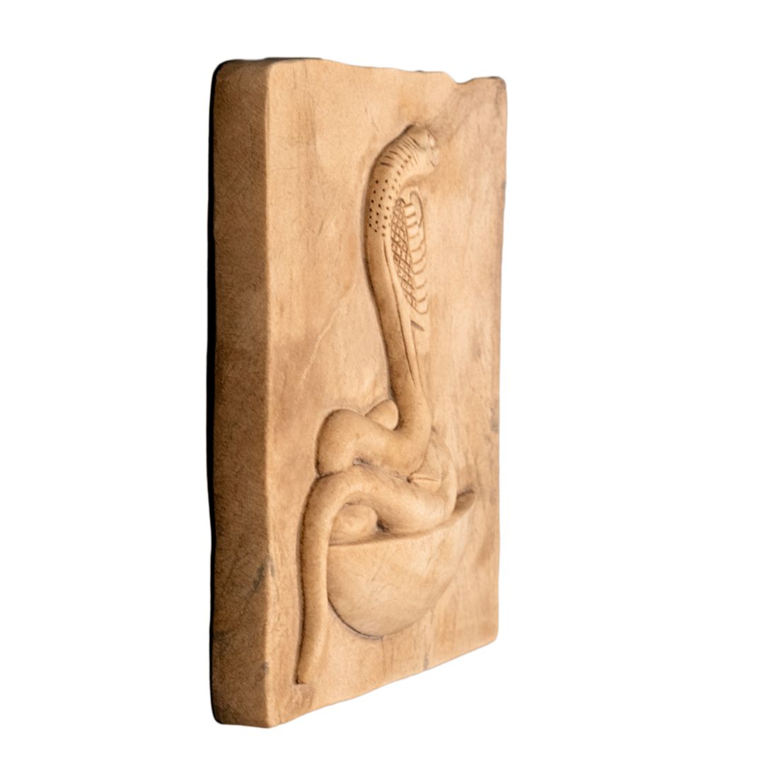 Relief de cobra (uraeus) en marbre taillé à la main