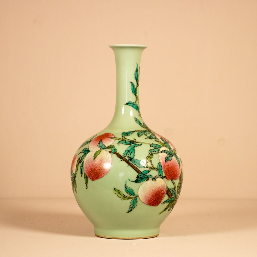 Vase en Porcelaine "Pêches de Longévité", Style Dynastie Qing