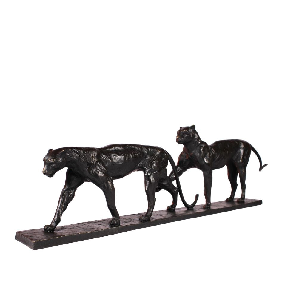 Bronzen panters paar, driekwart vooraanzicht van twee lopende panters op langwerpige sokkel, art deco