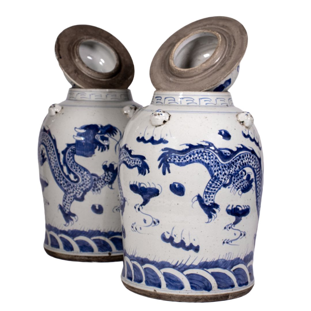 Deckelvase Drache – Blau-Weiß