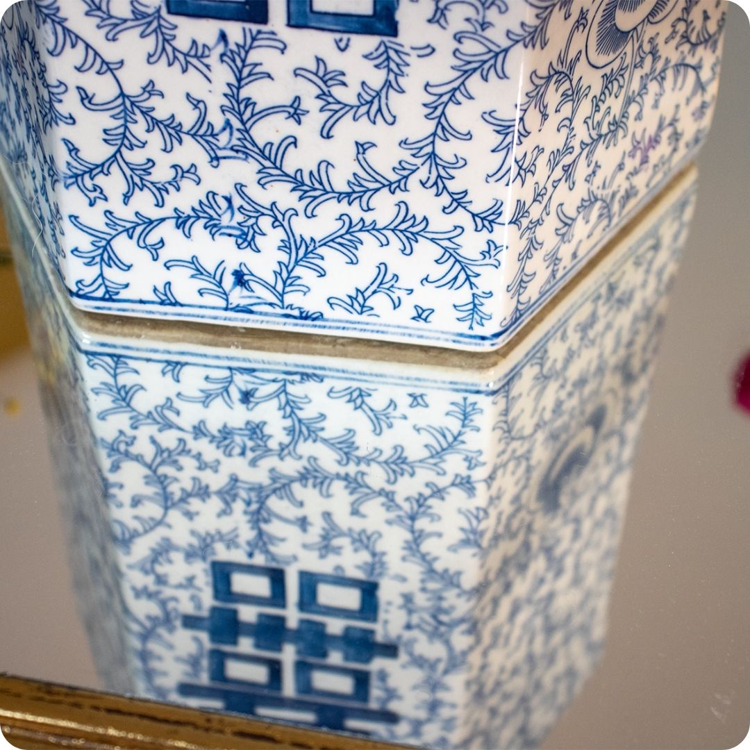 Chinese Zeshoekige Dekselpot 'Shuangxi' – Blauw-Wit